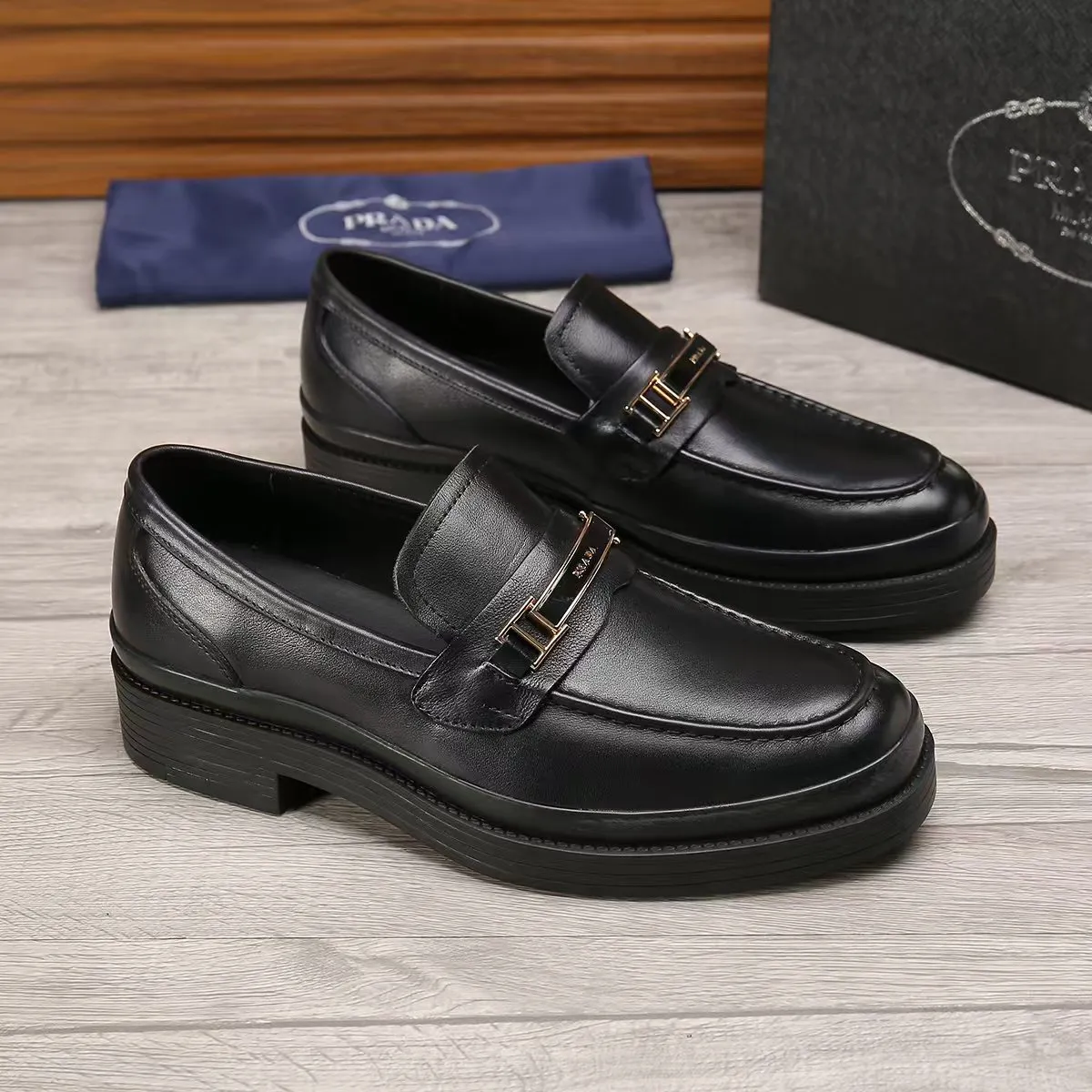 Men's shoes 💰540 💰💰🎩🎩【Prada】Counter 1:1⬆️original reproduction, absolute quality🆗Original outsole, high-quality imported rubber, wear-resistant and non-slip, never degummed, upper material: imported first-layer cowhide➕anti-slip foam outsole, official website material, lining material: water-dyed leather lining, 3 colors available! Code number 38-45